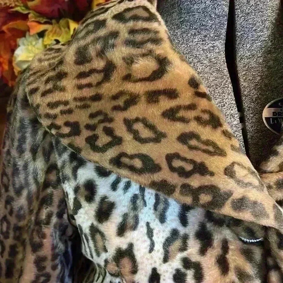 International concepts women’s faux fur leopard jacket. p/s - Picture 2 of 6